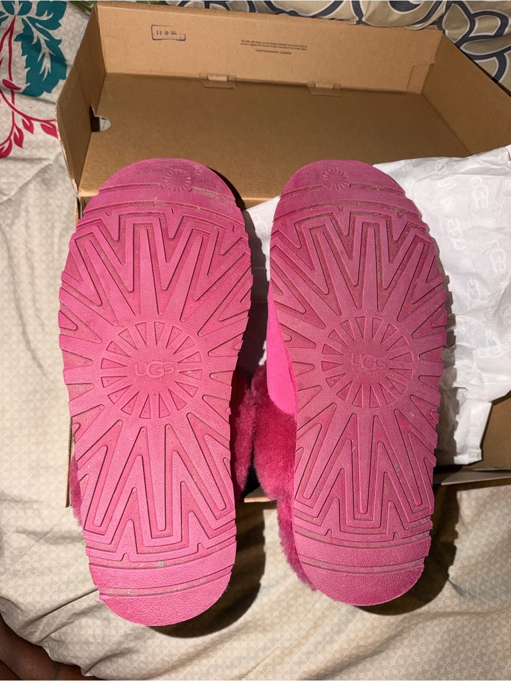 🩷🩷 UGG Women's Hot Pink Shearling Clog Slippers - Picture 3 of 5